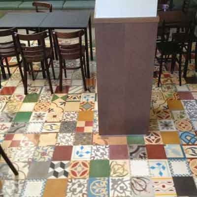 Suelo hidráulico restaurante con patchwork